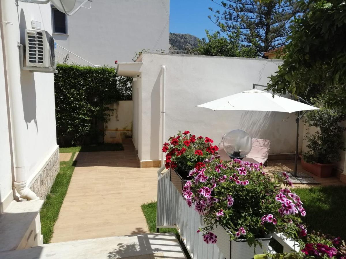 Mondello Beach The House With Green Lawns Vila Exterior foto
